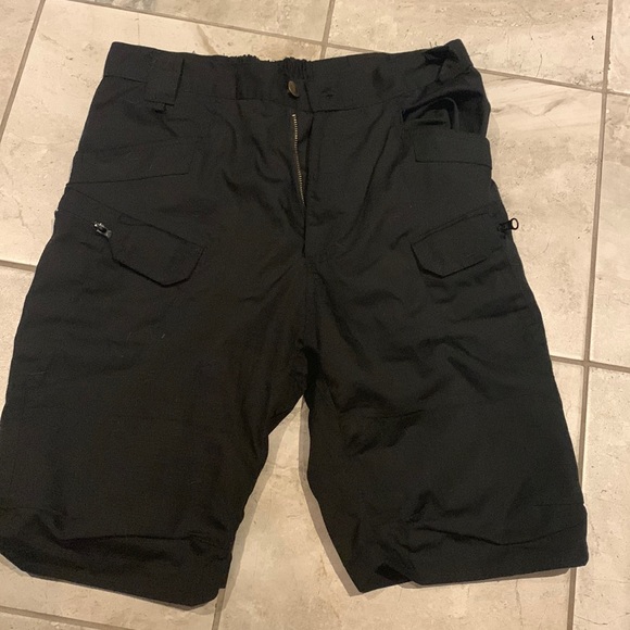 Cargo short - Picture 1 of 2